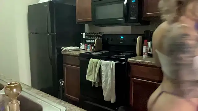 NatalieKneals online show from February 11, 7:02 am