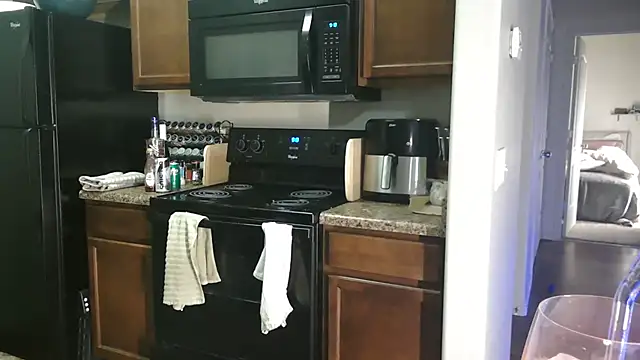 NatalieKneals online show from February 13, 4:11 am