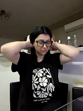 Milf Abigail online show from November 6, 11:59 pm