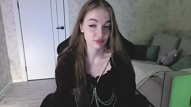 Snapshot of LissaCain chatting on May 10, 2:17 am LissaCain online show from May 10, 2:17 am