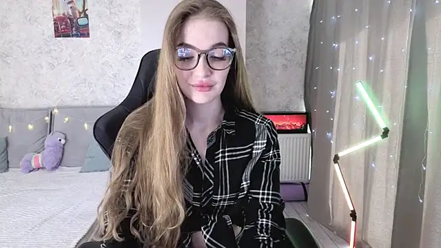 Snapshot of LissaCain chatting on May 28, 4:43 am LissaCain online show from May 28, 4:43 am