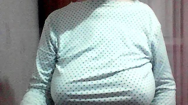 Snapshot of AnaXBerry chatting on November 30, 6:56 pm AnaXBerry online show from November 30, 6:56 pm