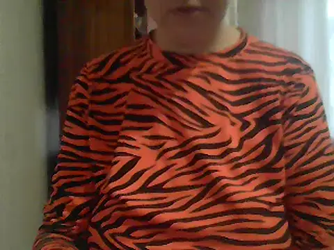 Snapshot of AnaXBerry chatting on December 17, 7:25 am AnaXBerry online show from December 17, 7:25 am