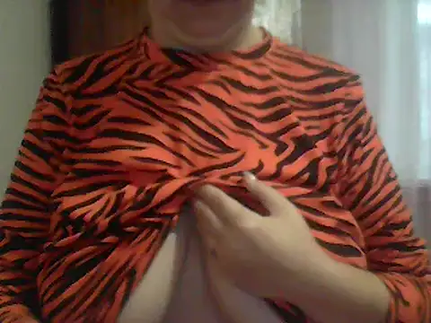 Snapshot of AnaXBerry chatting on December 18, 6:52 am AnaXBerry online show from December 18, 6:52 am