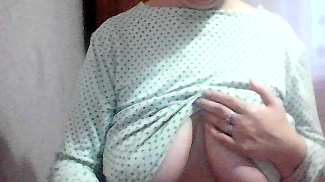 Snapshot of AnaXBerry chatting on January 11, 6:18 am AnaXBerry online show from January 11, 6:18 am