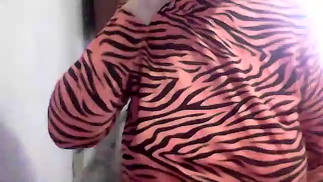 Snapshot of AnaXBerry chatting on January 13, 6:51 am AnaXBerry online show from January 13, 6:51 am