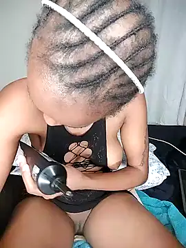 Snapshot of Bella_kiki chatting on December 28, 1:39 am Bella kiki online show from December 28, 1:39 am