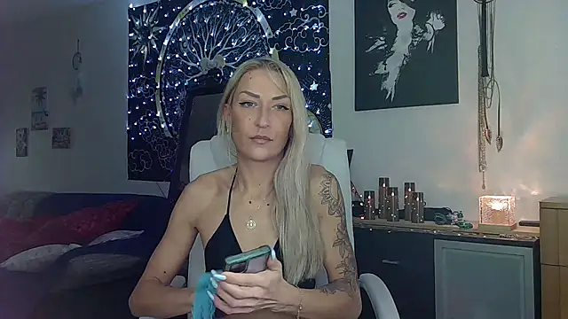 SexxyLiviaa online show from December 4, 9:02 pm
