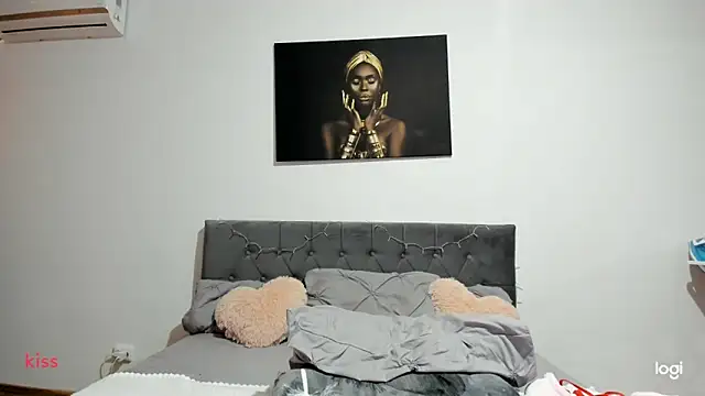 Snapshot of Isasweet1 chatting on December 23, 7:17 am Isasweet1 online show from December 23, 7:17 am