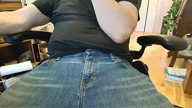 Snapshot of massive_cum chatting on November 14, 5:33 pm massive cum online show from November 14, 5:33 pm