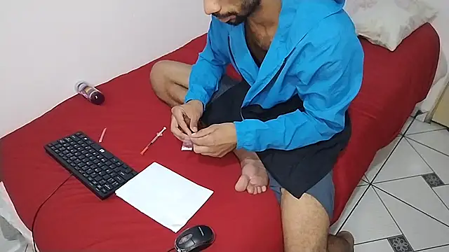 Snapshot of UncutToyBoy23cm chatting on March 11, 4:10 am UncutToyBoy23cm online show from March 11, 4:10 am