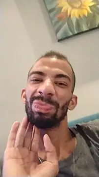 Snapshot of UncutToyBoy23cm chatting on March 14, 2:31 am UncutToyBoy23cm online show from March 14, 2:31 am