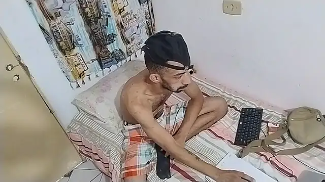 Snapshot of UncutToyBoy23cm chatting on March 17, 11:11 pm UncutToyBoy23cm online show from March 17, 11:11 pm