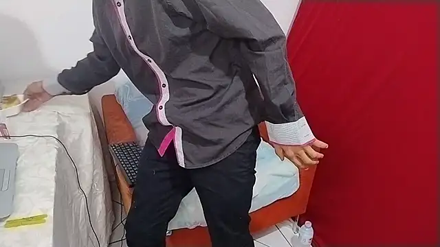 Snapshot of UncutToyBoy23cm chatting on March 23, 5:00 am UncutToyBoy23cm online show from March 23, 5:00 am