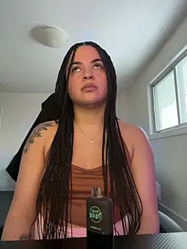 MelSaunders online show from March 4, 11:00 pm