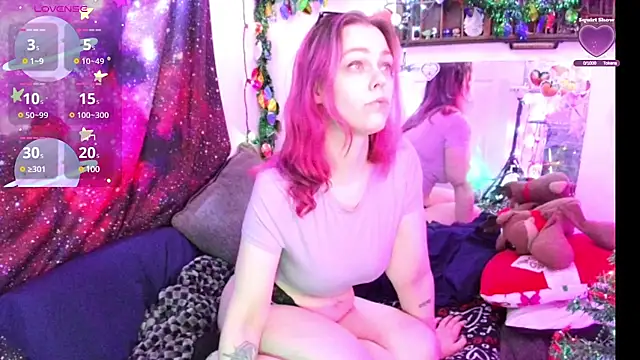 EverlyEster online show from December 21, 7:35 am