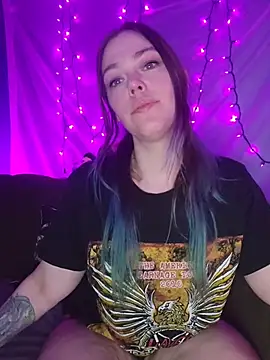 EverlyEster online show from March 22, 10:13 pm