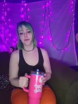 EverlyEster online show from May 15, 3:24 am