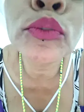 gatadeojosclaros online show from April 15, 3:13 am