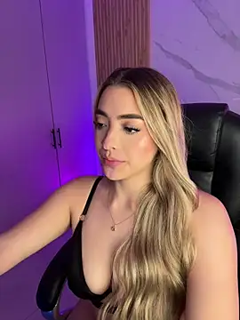 Snapshot of kyliejoness chatting on July 20, 2:48 am kyliejoness online show from July 20, 2:48 am