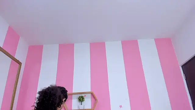 ISABELLA 020 online show from March 13, 12:23 pm