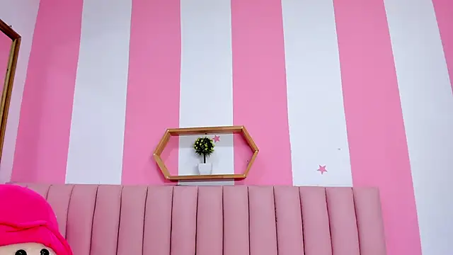 ISABELLA 020 online show from April 15, 12:12 pm