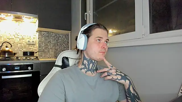 Snapshot of _torfin_ chatting on December 3, 11:46 pm torfin online show from December 3, 11:46 pm