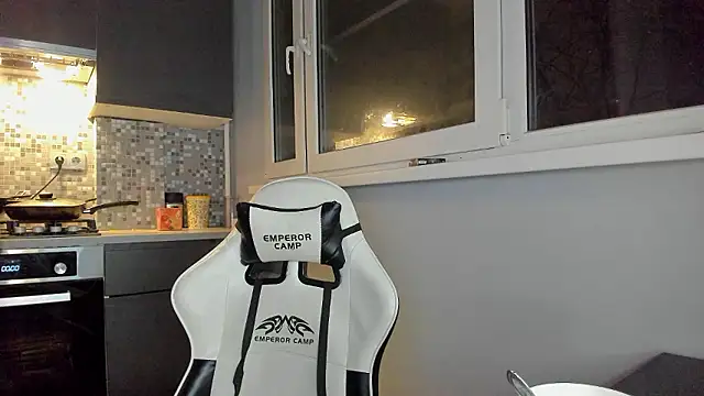 Snapshot of _torfin_ chatting on December 9, 12:23 am torfin online show from December 9, 12:23 am