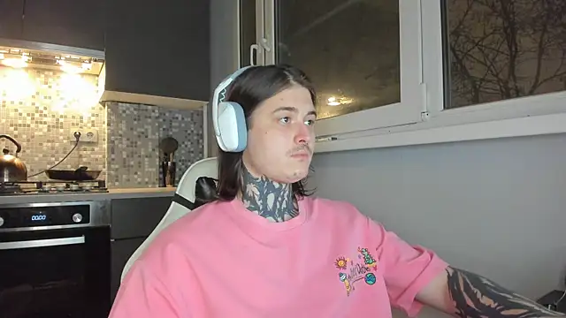 Snapshot of _torfin_ chatting on December 19, 8:23 pm torfin online show from December 19, 8:23 pm