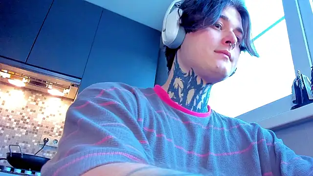 Snapshot of _torfin_ chatting on February 3, 6:40 am torfin online show from February 3, 6:40 am