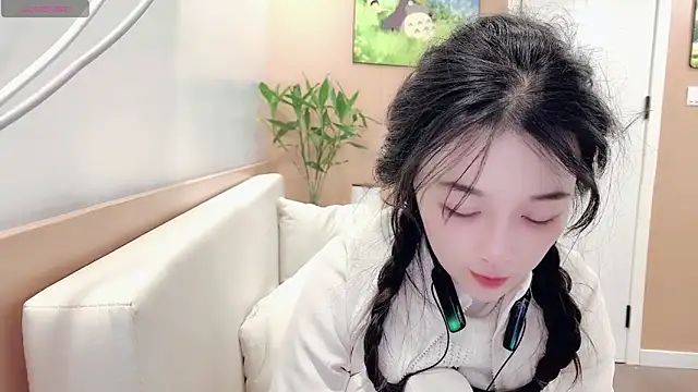 AKiKi711 online show from February 14, 3:20 pm