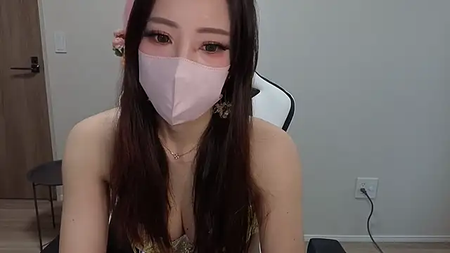 Snapshot of Ema_japanese chatting on June 12, 12:09 am Ema japanese online show from June 12, 12:09 am