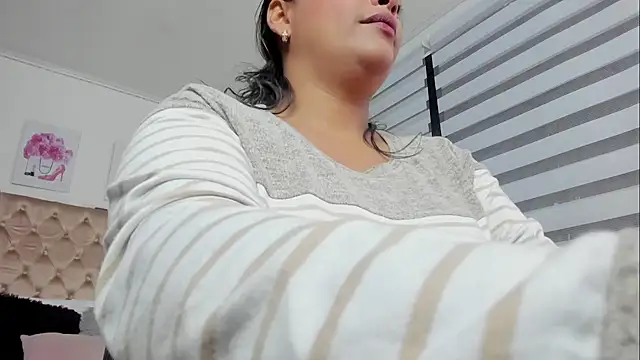 Danna Ramiirez online show from December 2, 4:53 pm