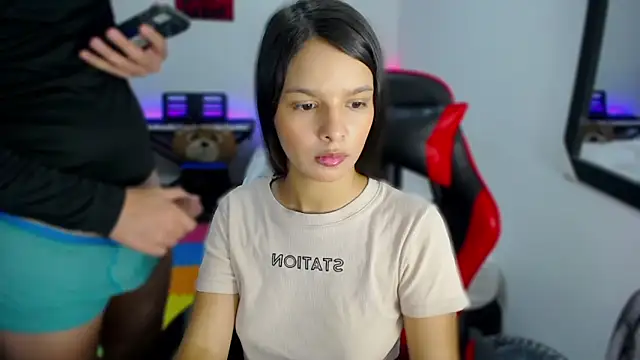 Snapshot of jessi_and_boy chatting on October 18, 3:46 pm jessi and boy online show from October 18, 3:46 pm