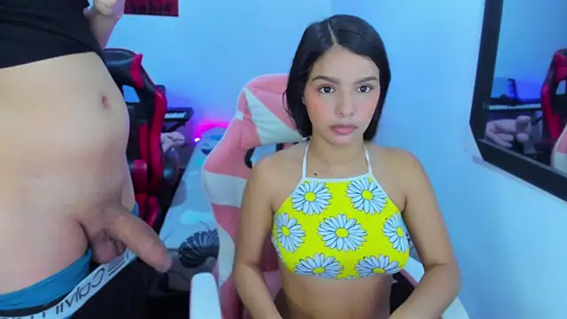 Snapshot of jessi_and_boy chatting on November 17, 3:07 pm jessi and boy online show from November 17, 3:07 pm