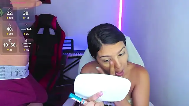 jessi and boy online show from January 31, 7:23 pm