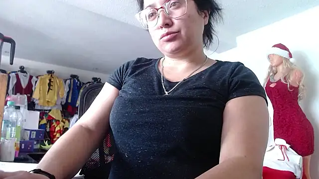 lilith campb online show from December 6, 7:45 pm