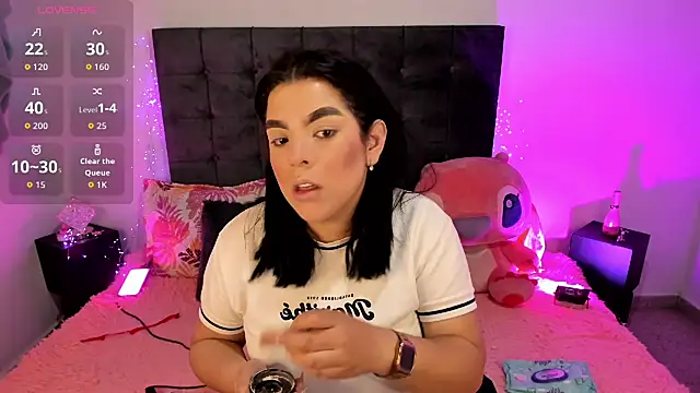 Kylie2211 online show from October 26, 9:10 pm