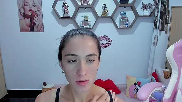 Snapshot of SharonSander chatting on March 8, 9:28 am SharonSander online show from March 8, 9:28 am