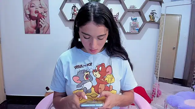 SharonSander online show from April 7, 9:37 pm