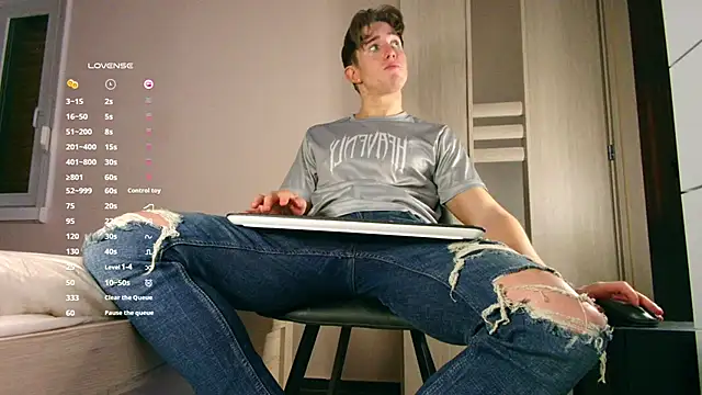 ChristianLevine  online show from December 1, 4:39 am