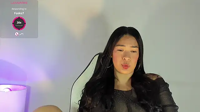 bella hadid1  online show from February 8, 11:44 am