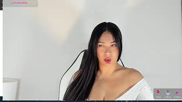 Snapshot of bella_hadid1_ chatting on March 2, 5:58 pm bella hadid1 online show from March 2, 5:58 pm