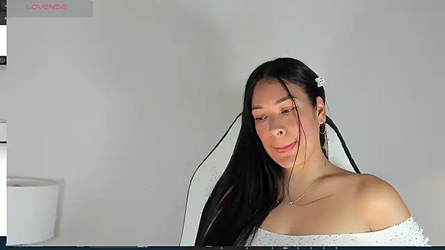 Snapshot of bella_hadid1_ chatting on March 2, 9:01 pm bella hadid1 online show from March 2, 9:01 pm