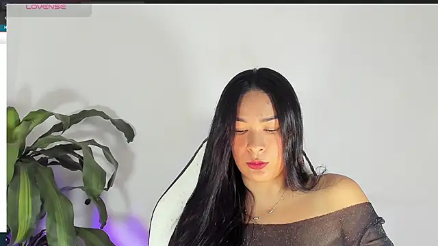 Snapshot of bella_hadid1_ chatting on March 13, 2:01 pm bella hadid1 online show from March 13, 2:01 pm