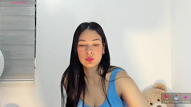 Snapshot of bella_hadid1_ chatting on November 15, 5:31 pm bella hadid1 online show from November 15, 5:31 pm