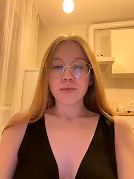 Snapshot of Eva_Weyne chatting on October 26, 8:04 pm Eva Weyne online show from October 26, 8:04 pm