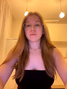 Snapshot of Eva_Weyne chatting on October 31, 7:37 pm Eva Weyne online show from October 31, 7:37 pm