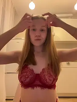 Snapshot of Eva_Weyne chatting on February 5, 8:35 pm Eva Weyne online show from February 5, 8:35 pm