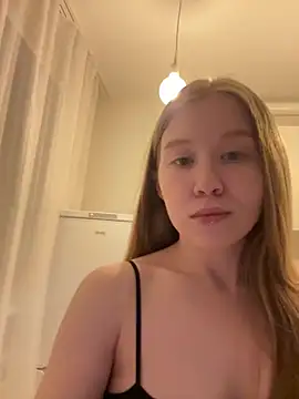 Snapshot of Eva_Weyne chatting on February 8, 10:46 pm Eva Weyne online show from February 8, 10:46 pm